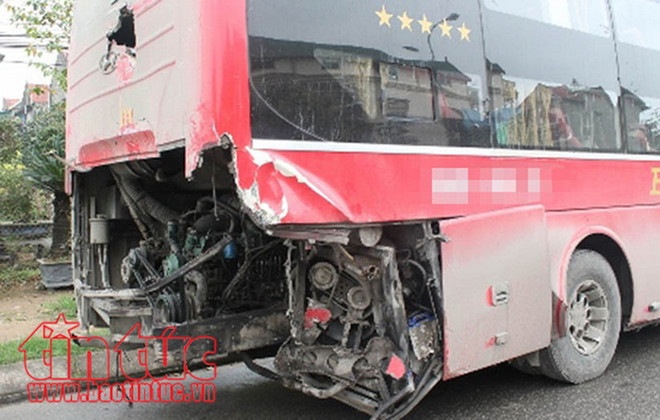 Yên Bái: Xe đầu kéo va chạm với xe du lịch làm 2 người bị thương ảnh 1