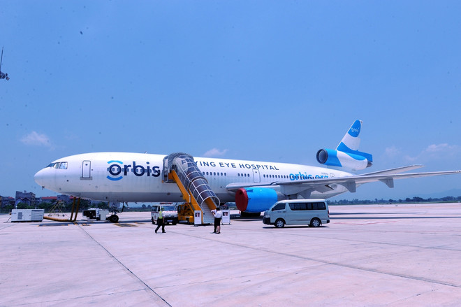 Bệnh viện bay Orbis hỗ trợ các sáng kiến chống mù lòa cho trẻ em ảnh 2