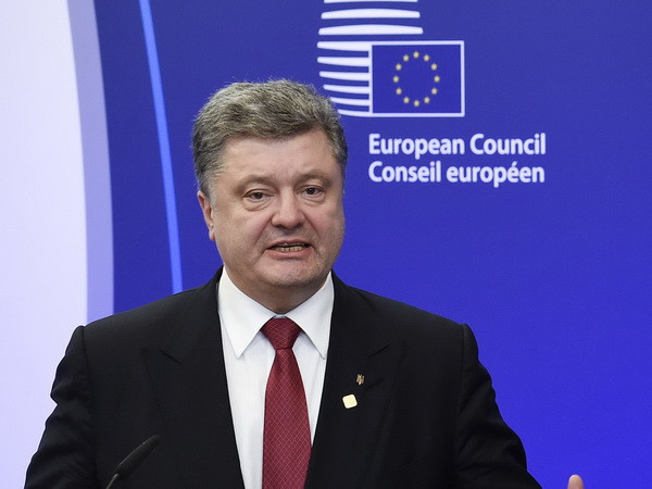 Mỹ và Ukraine tố cáo Nga triển khai vũ khí hạng nặng tới Donbass ảnh 1