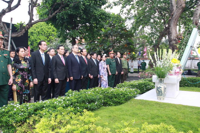 Dâng hương tưởng niệm nhân 100 năm ngày sinh Chủ tịch nước Lê Đức Anh ảnh 2