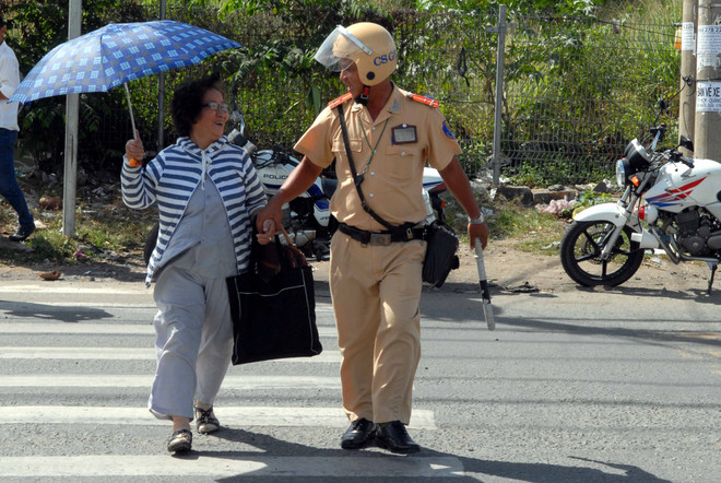 Hà Nội đảm bảo an toàn giao thông dịp Tết Dương lịch 2015 ảnh 1