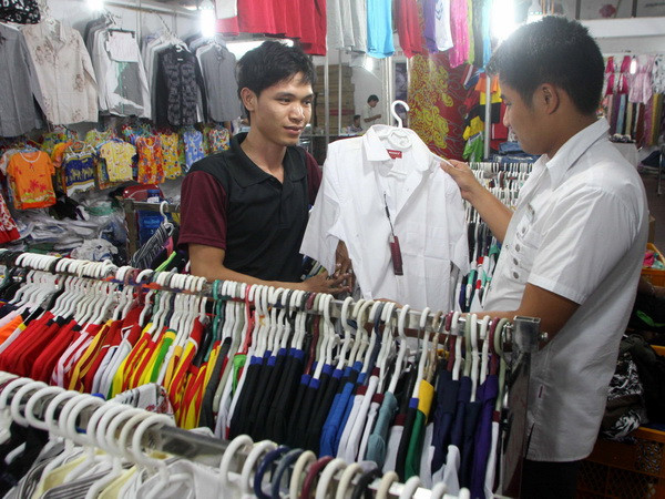 TP.HCM: Hàng tiêu dùng “lên ngôi” dịp Ngày Nhà giáo Việt Nam ảnh 1