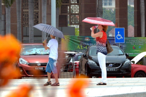 Malaysia đóng cửa nhiều trường học do thời tiết khô nóng ảnh 1