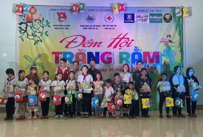 Đêm hội Trăng Rằm thắp sáng ước mơ cho các trẻ em khó khăn ảnh 2