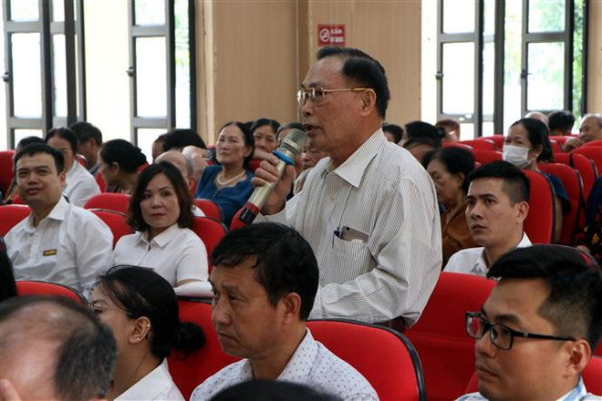Cử tri thành phố Hải Dương kiến nghị nhiều vấn đề về phòng, chống tham nhũng với các đại biểu Quốc hội. (Ảnh: Mạnh Tú/TTXVN) “Không dám tham nhũng” khi toàn dân tham gia chống tiêu cực ảnh 1