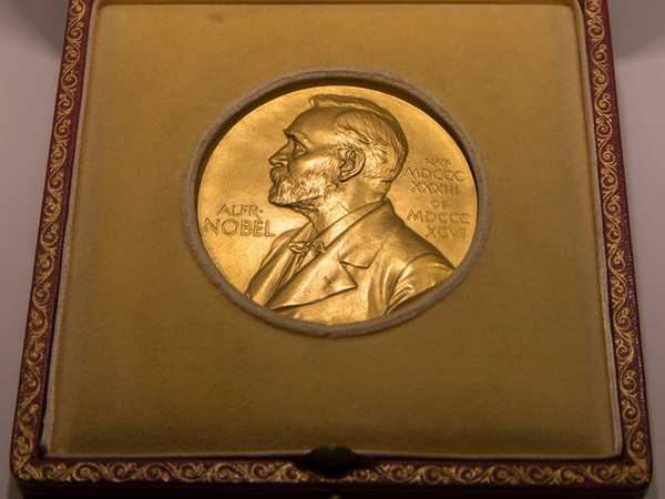 Đấu giá huy chương Nobel cho công trình khám phá cấu trúc ADN ảnh 1