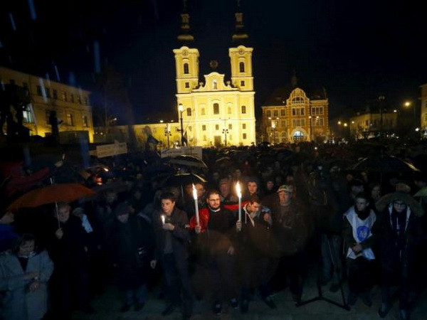 Hàng nghìn giáo viên biểu tình phản đối cải cách giáo dục tại Hungary ảnh 1