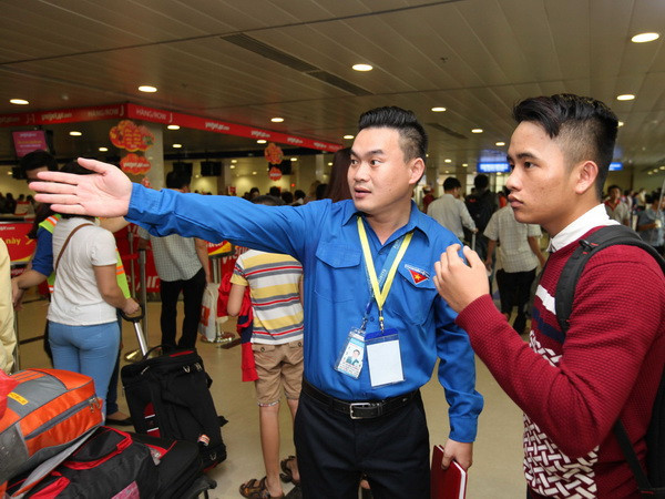 Sân bay Tân Sơn Nhất ách tắc cả trên trời lẫn dưới mặt đất ảnh 1