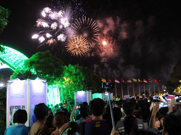 Thành phố Hồ Chí Minh bắn pháo hoa tại 4 điểm trong đêm Giao thừa ảnh 1