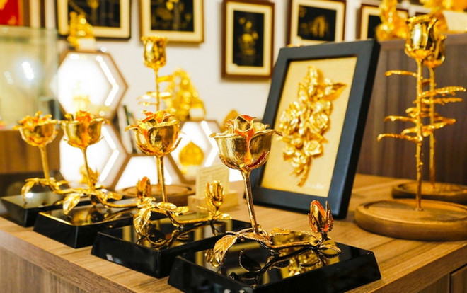 Sôi động thị trường hoa tươi và quà tặng ngày Valentine ảnh 2