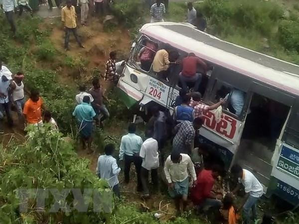 Gần 40 người thương vong trong vụ tai nạn xe khách ở Ấn Độ ảnh 1