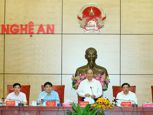 Nghệ An cần đổi mới mạnh tư duy trong phát triển kinh tế-xã hội ảnh 1