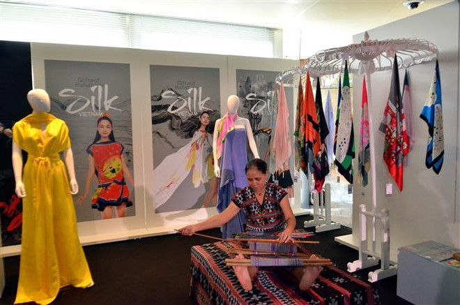 Triển lãm tơ lụa, thổ cẩm Việt Nam trong khuôn khổ kỳ họp thứ 59 WIPO ảnh 2