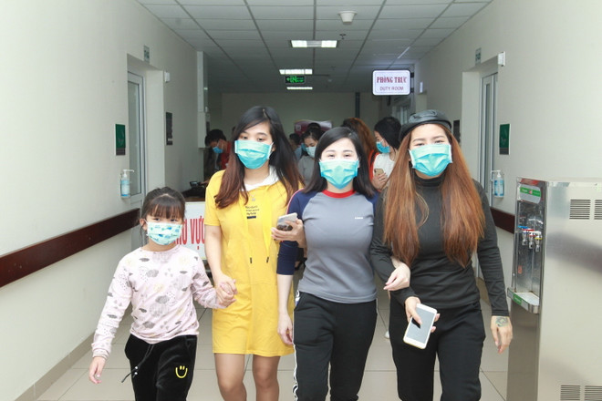 [Photo] Hà Nội: 30 người về từ tâm dịch Vũ Hán được xuất viện ảnh 4