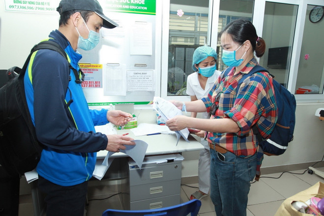 [Photo] Hà Nội: 30 người về từ tâm dịch Vũ Hán được xuất viện ảnh 8