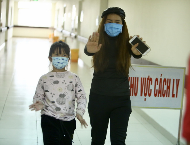 [Photo] Hà Nội: 30 người về từ tâm dịch Vũ Hán được xuất viện ảnh 3