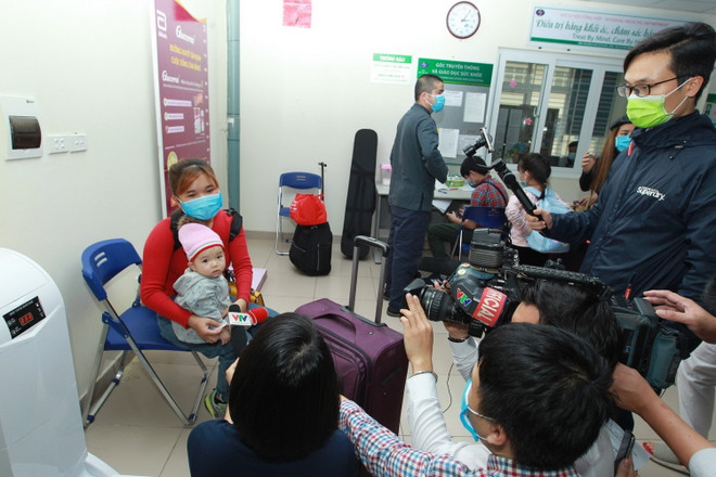 [Photo] Hà Nội: 30 người về từ tâm dịch Vũ Hán được xuất viện ảnh 9