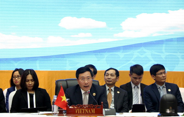 Phó Thủ tướng, Bộ trưởng Ngoại giao Phạm Bình Minh phát biểu tại Hội nghị cấp Bộ trưởng ASEAN-Ấn Độ. (Ảnh: Phạm Kiên/TTXVN) Việt Nam tái khẳng định lập trường về bảo đảm hòa bình ở Biển Đông ảnh 1