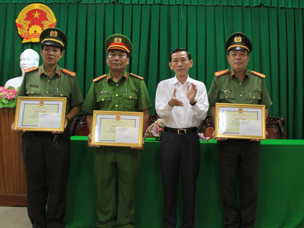 Cần Thơ: Thưởng “nóng” ban chuyên án bắt 3 cán bộ nhận hối lộ ảnh 1