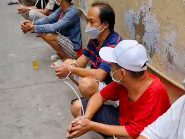 TP.HCM: Triệt phá trường gà quy mô lớn ở trung tâm thành phố ảnh 1