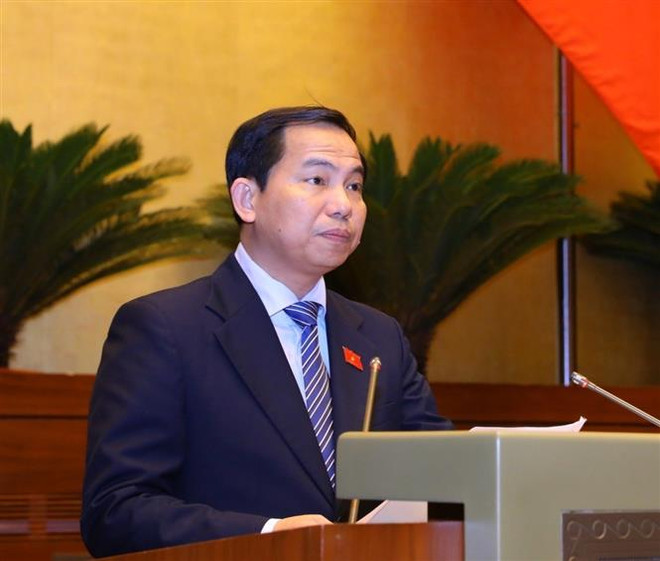 Chủ nhiệm Ủy ban Tài chính, Ngân sách của Quốc hội Lê Quang Mạnh trình bày Báo cáo giải trình, tiếp thu, chỉnh lý dự thảo Nghị quyết về Phương án Phân bổ Ngân sách Trung ương năm 2024. (Ảnh: Văn Điệp/TTXVN) Nội dung ngày làm việc cuối của đợt 1 Kỳ họp thứ 6 Quốc hội khóa XV ảnh 1