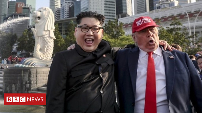 Kim Jong un và Donald Trump giả đã kịp gây chú ý tại Singapore ảnh 1