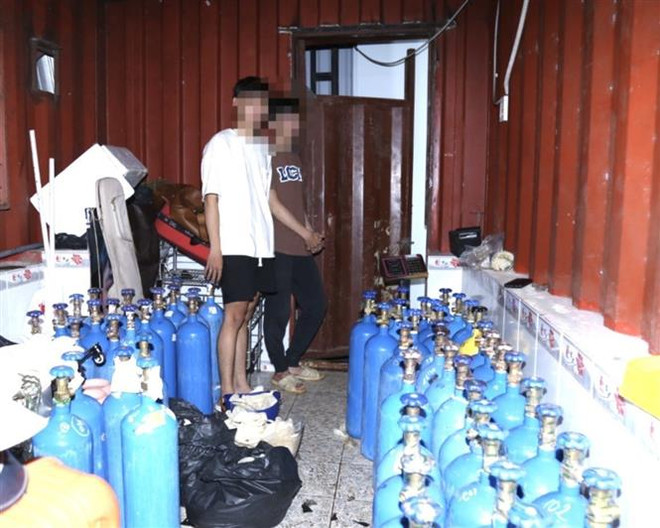 Đồng Nai điều tra vụ tàng trữ hơn 100 bình đựng khí cười N2O ảnh 2