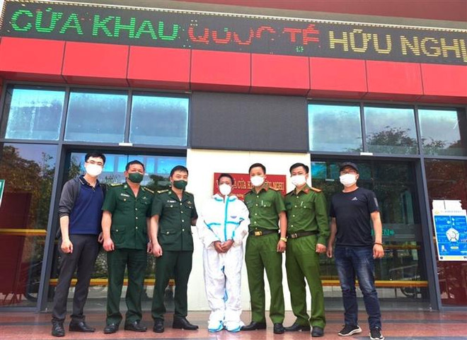 Hà Giang: Tiếp nhận đối tượng truy nã đặc biệt bỏ trốn qua biên giới ảnh 1