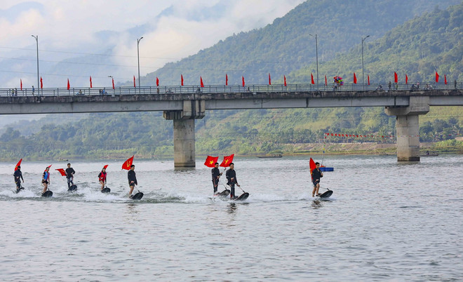 ttxvn_dien biem mua nuoc noi.jpg