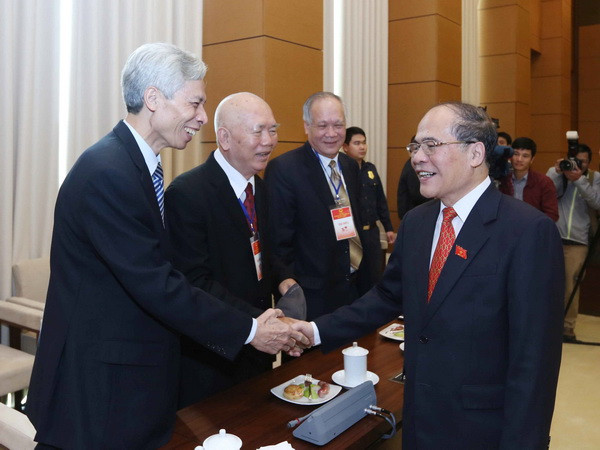 Lãnh đạo Quốc hội gặp mặt đại diện các thế hệ đại biểu Quốc hội ảnh 1