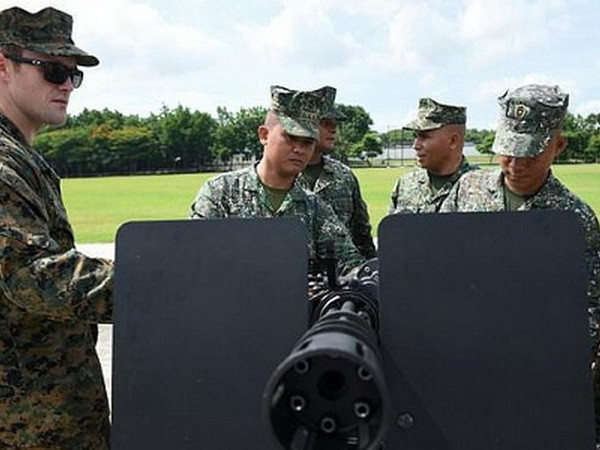 Mỹ cung cấp rocket, đạn dược cho Philippines chống phiến quân ảnh 1