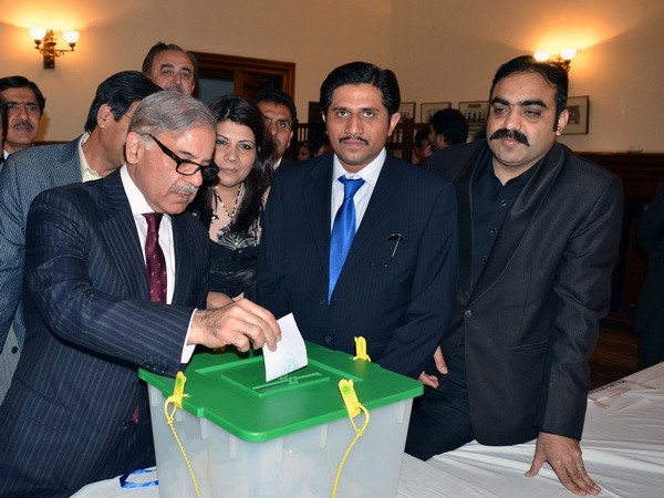 Liên minh cầm quyền Pakistan đề cử ứng viên Thủ tướng mới ảnh 1