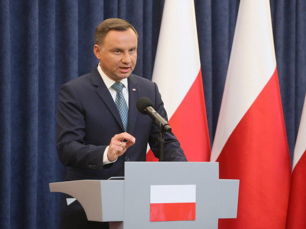 Liên minh châu Âu bắt đầu thủ tục pháp lý để trừng phạt Ba Lan ảnh 1