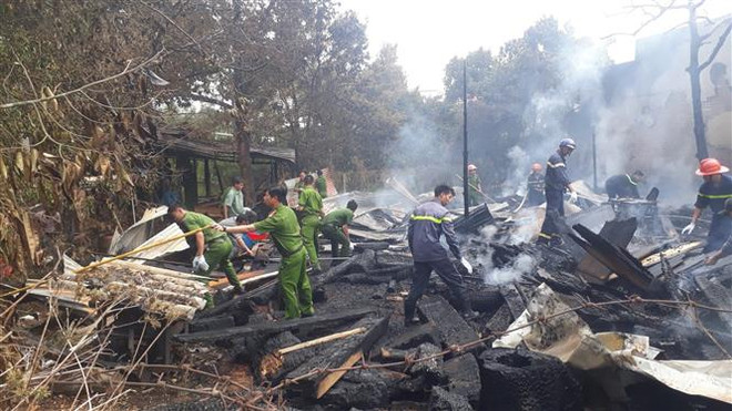 Lâm Đồng: Hỏa hoạn thiêu rụi xưởng gỗ ở trung tâm thị trấn Lộc Thắng ảnh 1