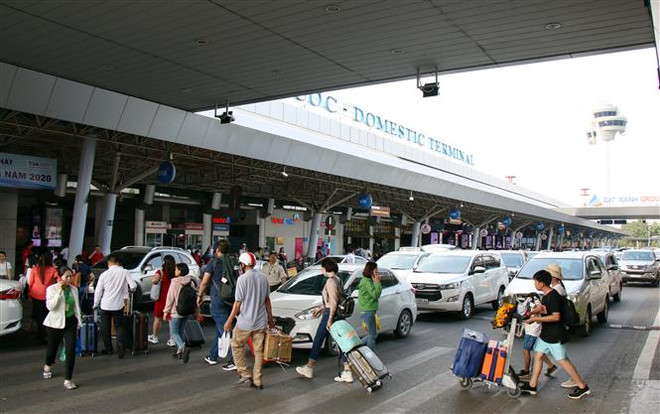 Ôtô vào sân bay đón trả khách dưới 10 phút sẽ không thu phí ảnh 1