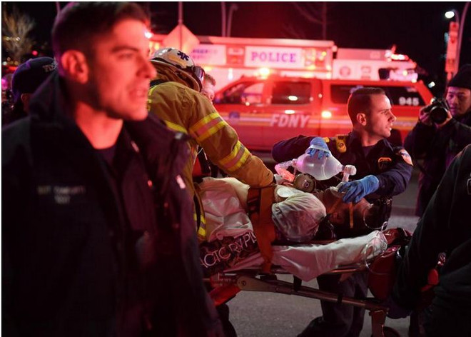 Trực thăng rơi ở Mỹ, phi công thoát chết nhưng hành khách tử nạn ảnh 1