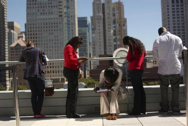 Số lao động xin trợ cấp thất nghiệp lần đầu tại Mỹ giảm đáng kể ảnh 1