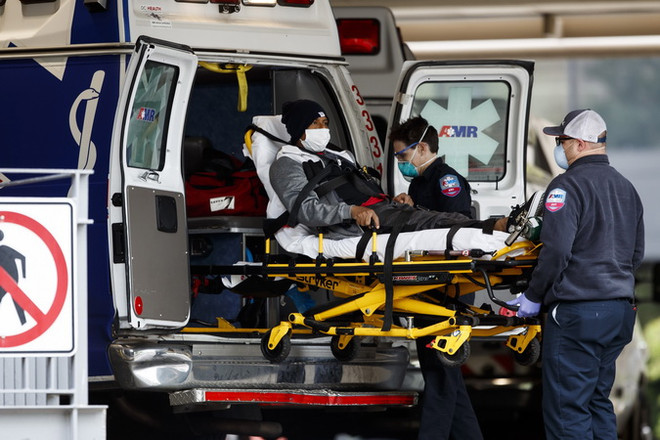 Các bệnh viện ở Mỹ đối mặt với sức ép khi số ca nhập viện tăng cao ảnh 1