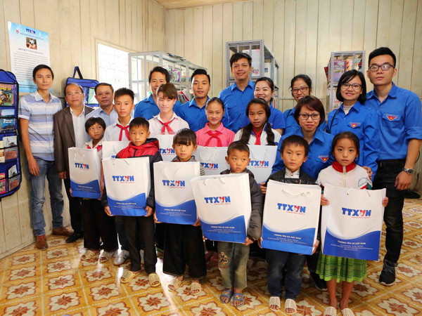 Trao ''Tủ sách Đinh Hữu Dư'' tặng học sinh vùng cao Yên Bái ảnh 2