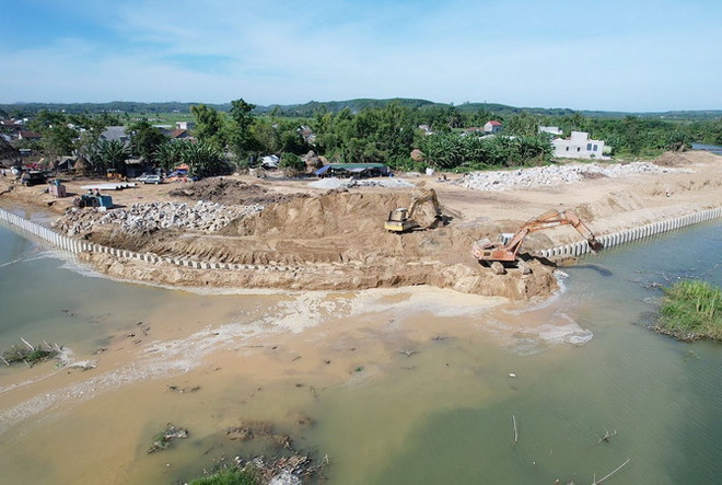 Quảng Ngãi: 720 tỷ đồng đầu tư cho chống sạt lở bờ sông, cửa biển ảnh 2