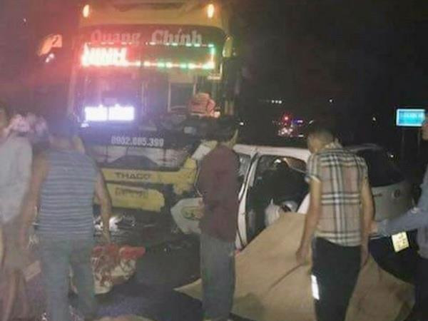 Va chạm với ôtô khách, năm người trên xe taxi thương vong ảnh 1