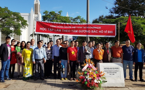 Cộng đồng người Việt tại Mozambique nhớ ơn công lao Bác Hồ ảnh 1