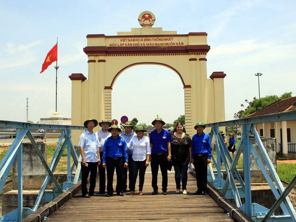 Đoàn Thanh niên Cuba thăm nơi Chủ tịch Fidel từng đến Quảng Trị ảnh 1
