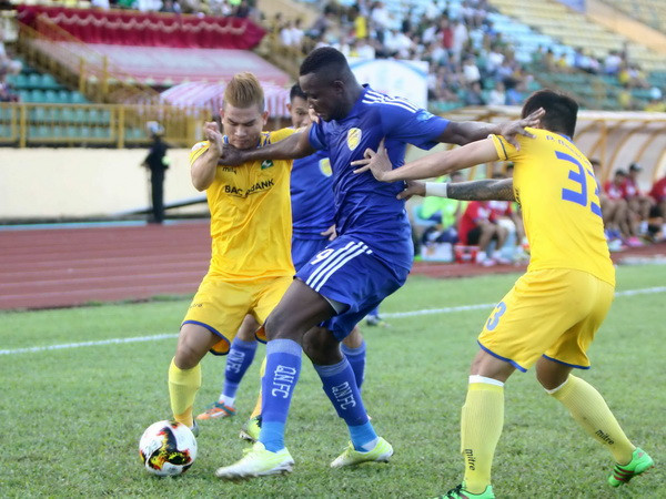Vòng 8 V-League: Đương kim vô địch Quảng Nam FC chia điểm trên sân nhà ảnh 1