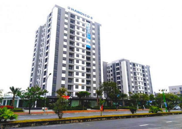 Dự án HanHomes Giang Biên (quận Long Biên, Hà Nội) do Handico 5 làm chủ đầu tư đang có số lượng giao dịch tăng đột biến từ sau Tết Âm lịch, với hơn 50 căn hộ được ký hợp đồng mua bán. (Ảnh: Minh Nghĩa/Vietnam+) Dịch bệnh COVID-19: Đầu tư bất động sản có nên "dò đáy?" ảnh 2
