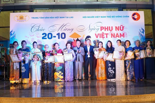 Tôn vinh những nữ Kiều bào tại Lào "giỏi việc nước, đảm việc nhà" ảnh 1