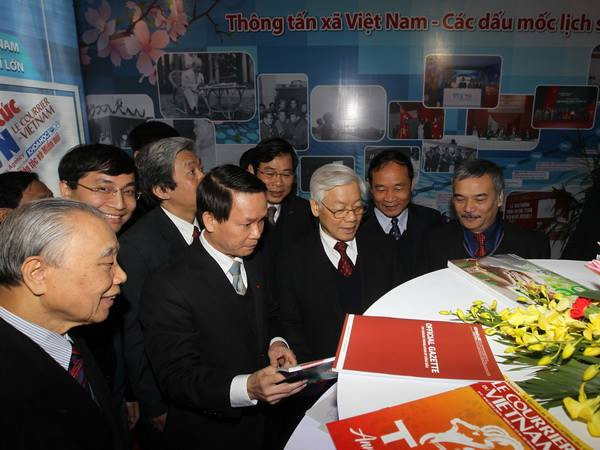 Báo chí là cầu nối quan trọng giữa lãnh đạo và công chúng ảnh 1