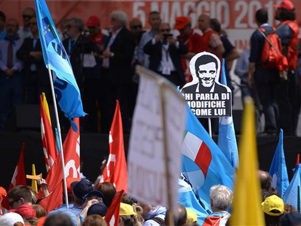 Italy: Giáo viên và học sinh biểu tình phản đối cải cách giáo dục ảnh 1