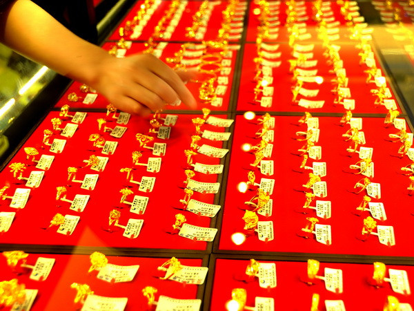 Giá vàng thế giới giảm hơn 3% trong bối cảnh đồng USD mạnh lên ảnh 1