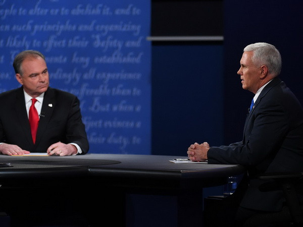 Bắt đầu cuộc tranh luận giữa các ứng viên Phó Tổng thống Mỹ ảnh 1